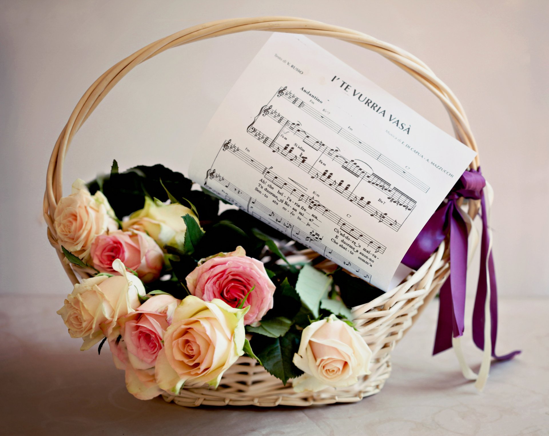 fleurs fleur bouquet roses panier panier notes musique arc ruban