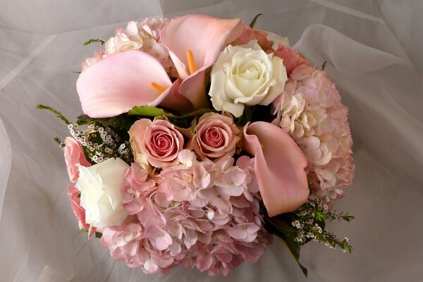 Delicate bouquet in pink shades