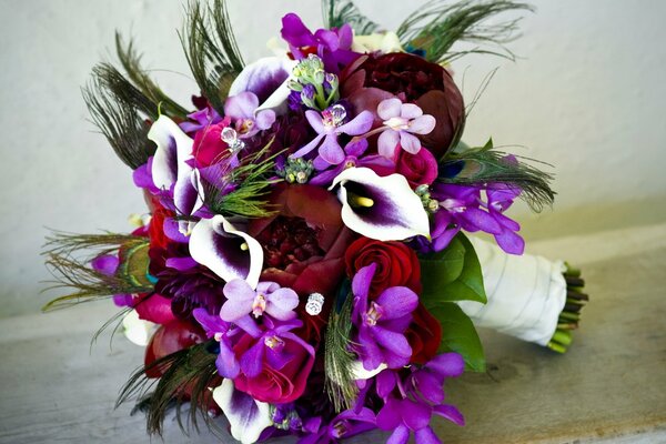 Arrangement de fleurs bouquet violet