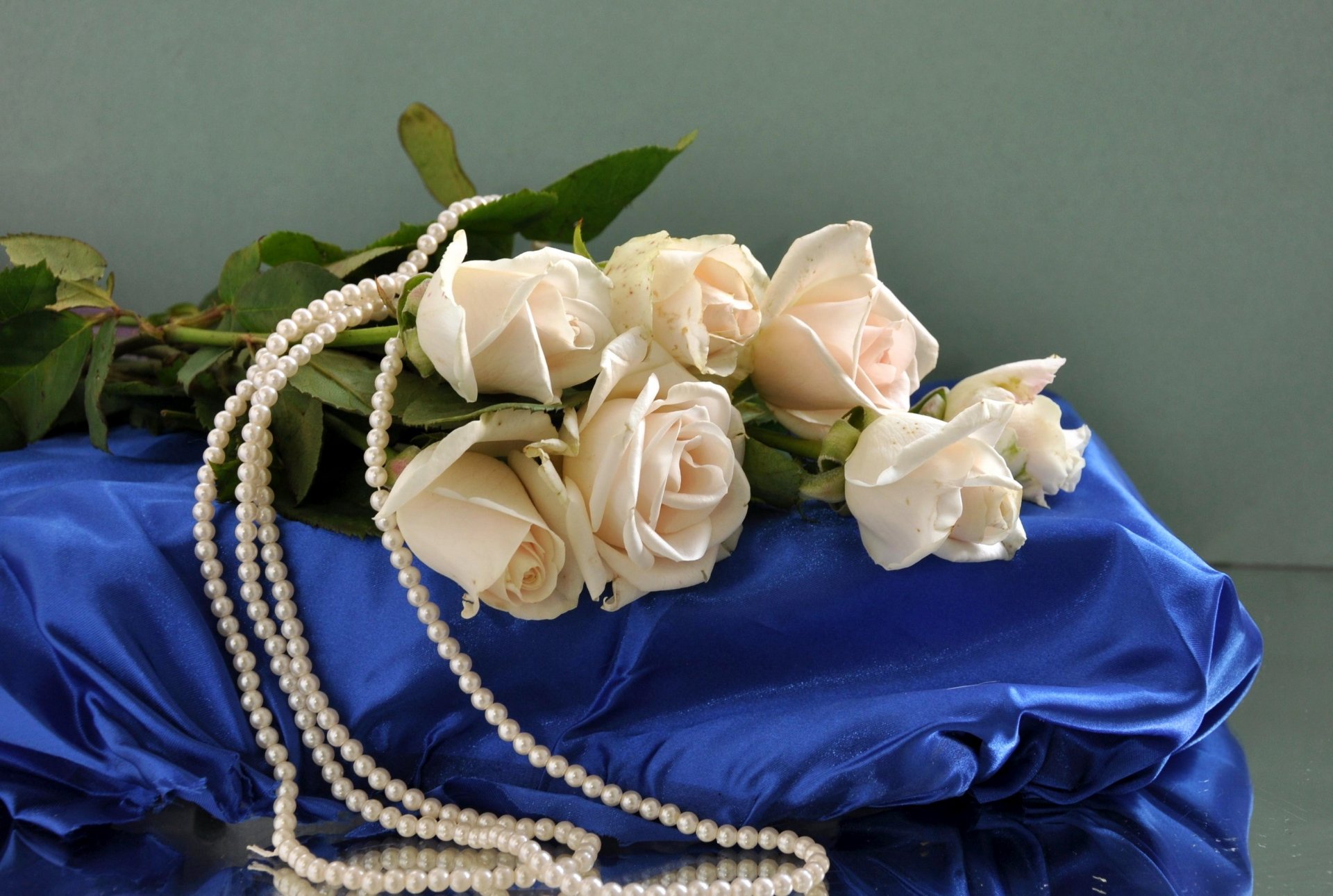 roses blanc fleurs fleur bouquet perles perle perles soie