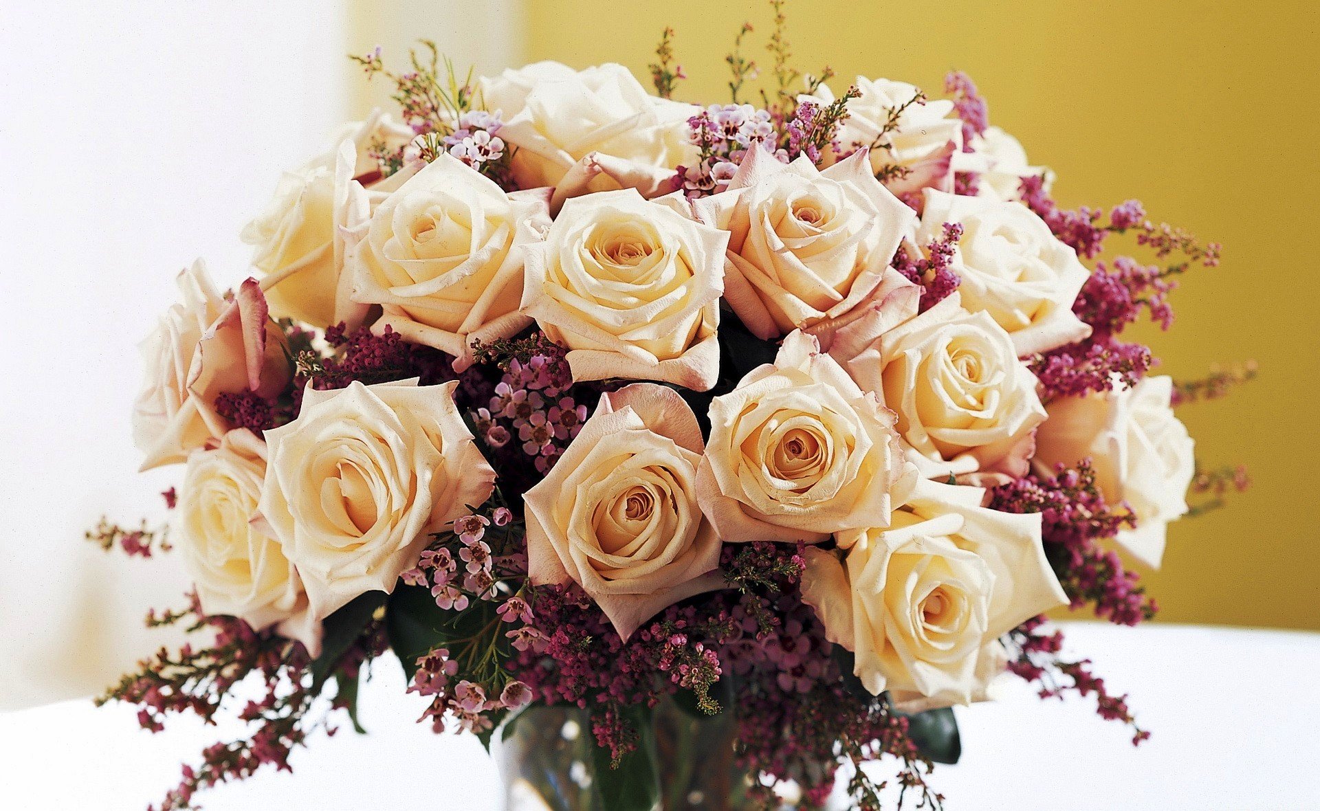 flower bouquet roses cream beige