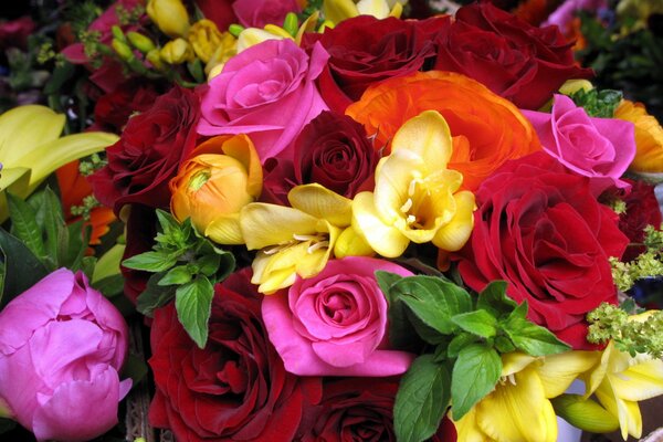 Beau bouquet de roses multicolores