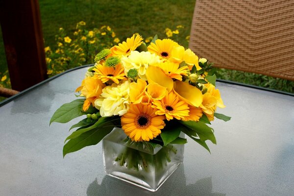 Bouquet lumineux de fleurs jaunes