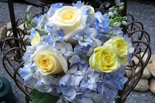 Bouquet of roses with other flowers