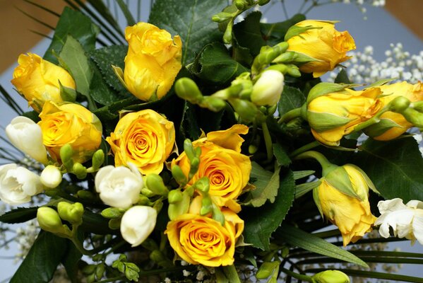 Bouquet of flowers made of yellow roses