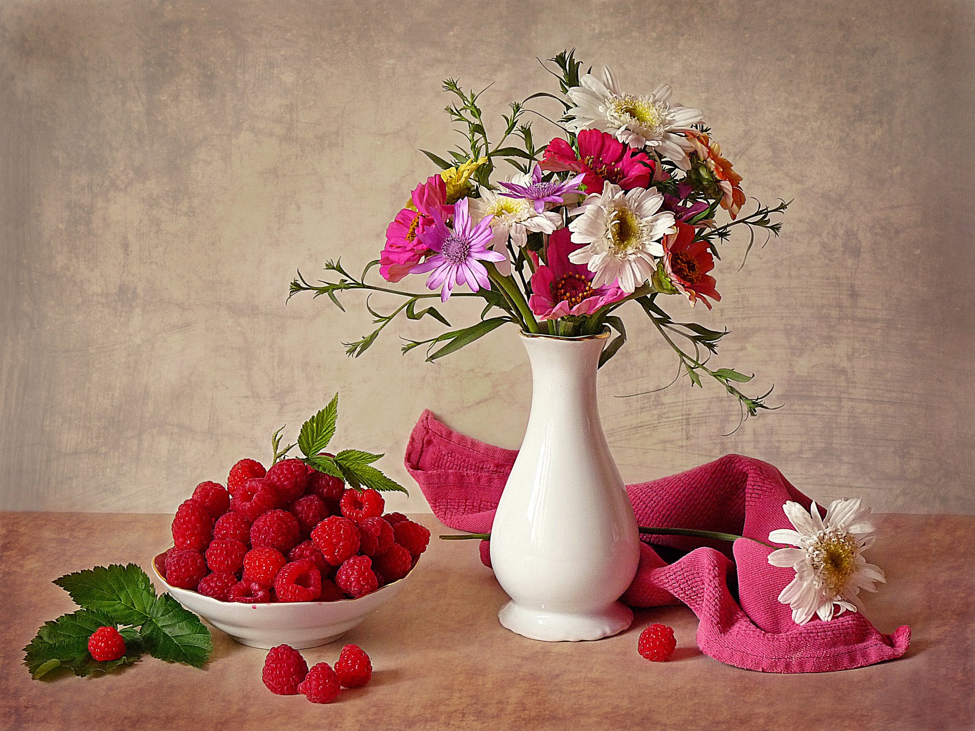 fiori bacche natura morta vaso estate sole