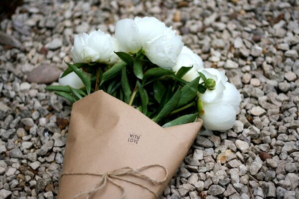 Bouquet di peonia bianca