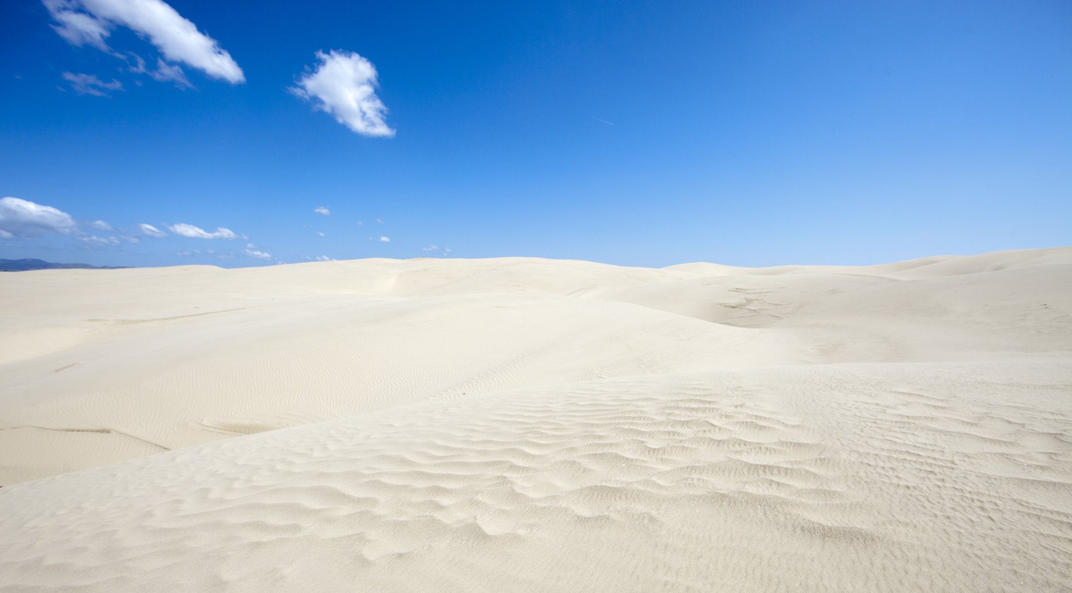 dunes désert sable ciel nuages horizon