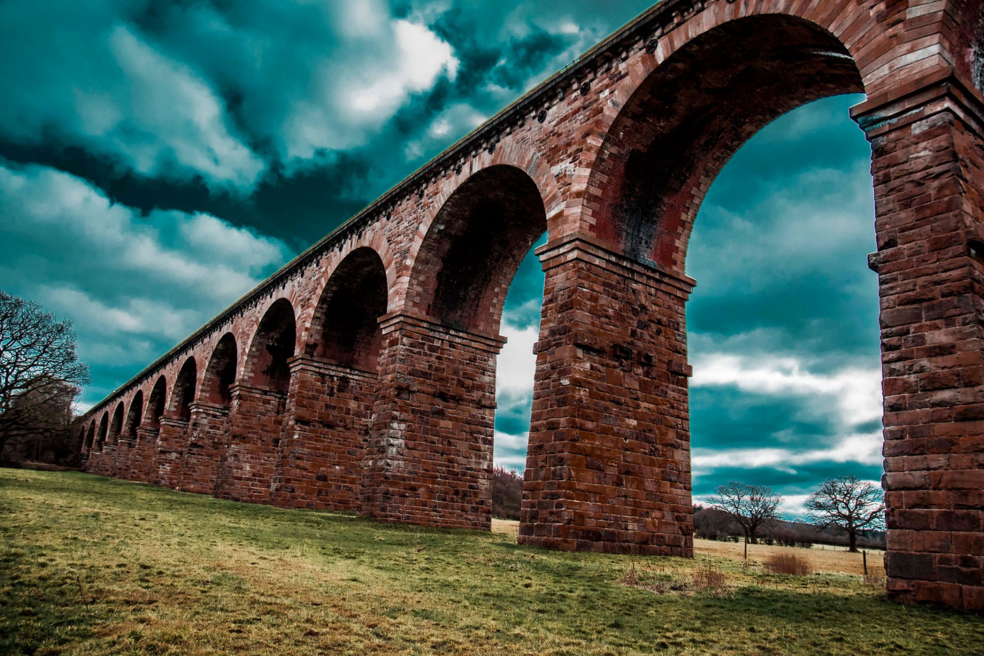 arches aqueduc nature briques herbe arbres