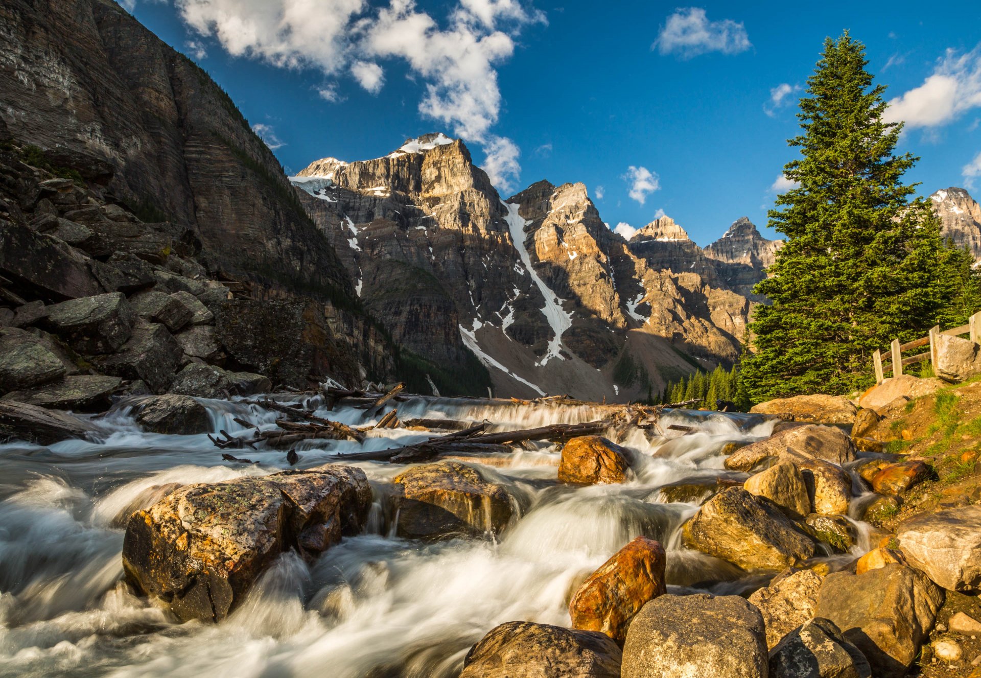 gebirgsfluss steine felsen tal der zehn gipfel