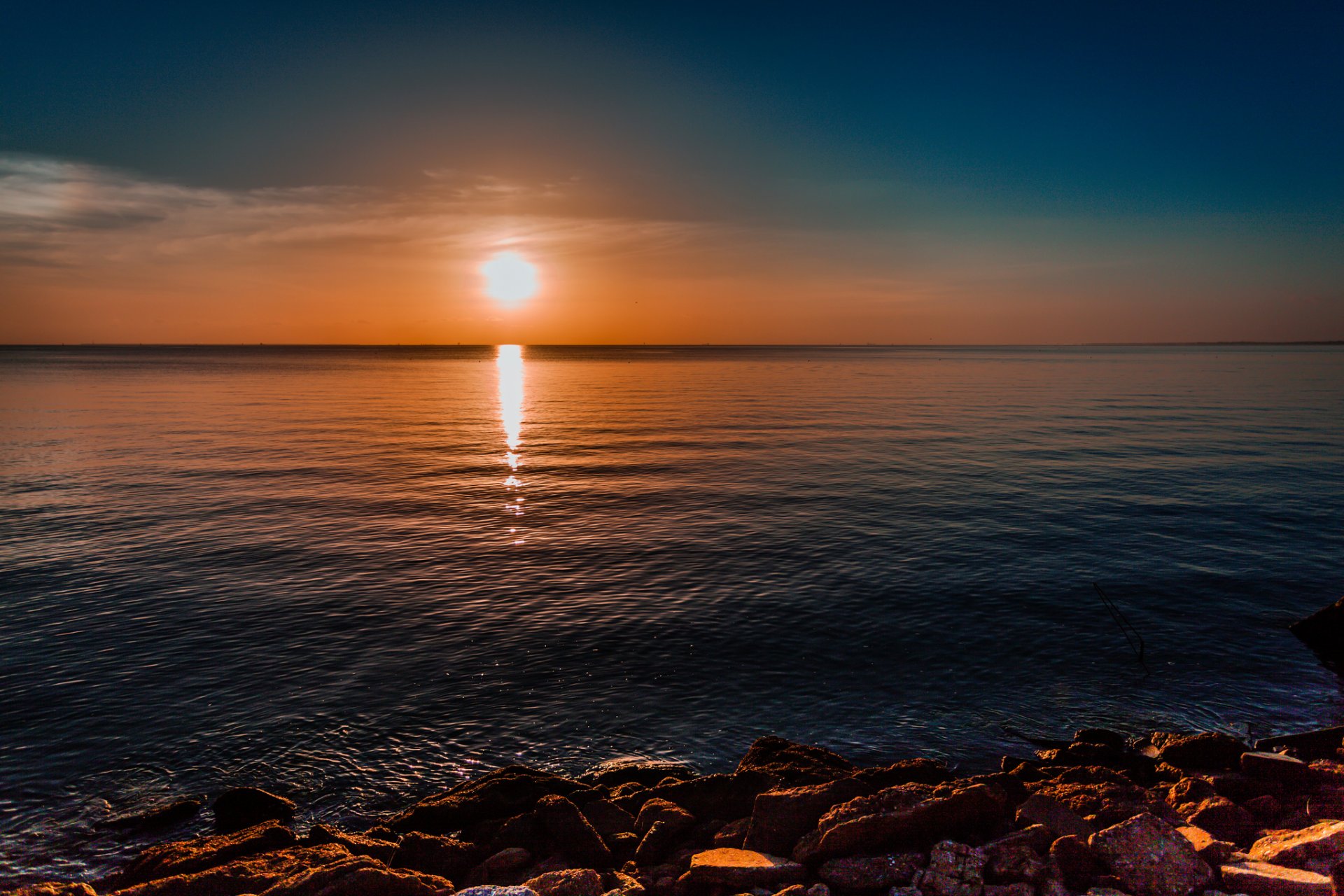 mer côte pierres matin soleil aube