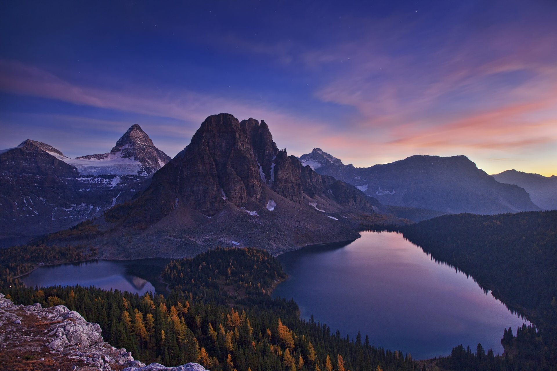 montañas lago estrellas