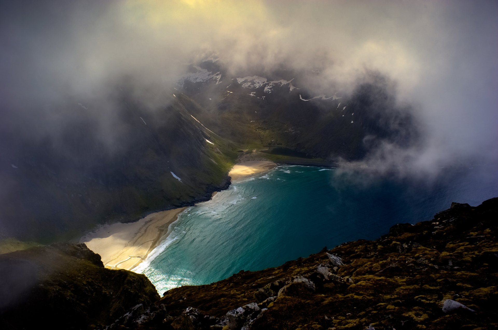 islandia zatoka natura góry plaża chmury