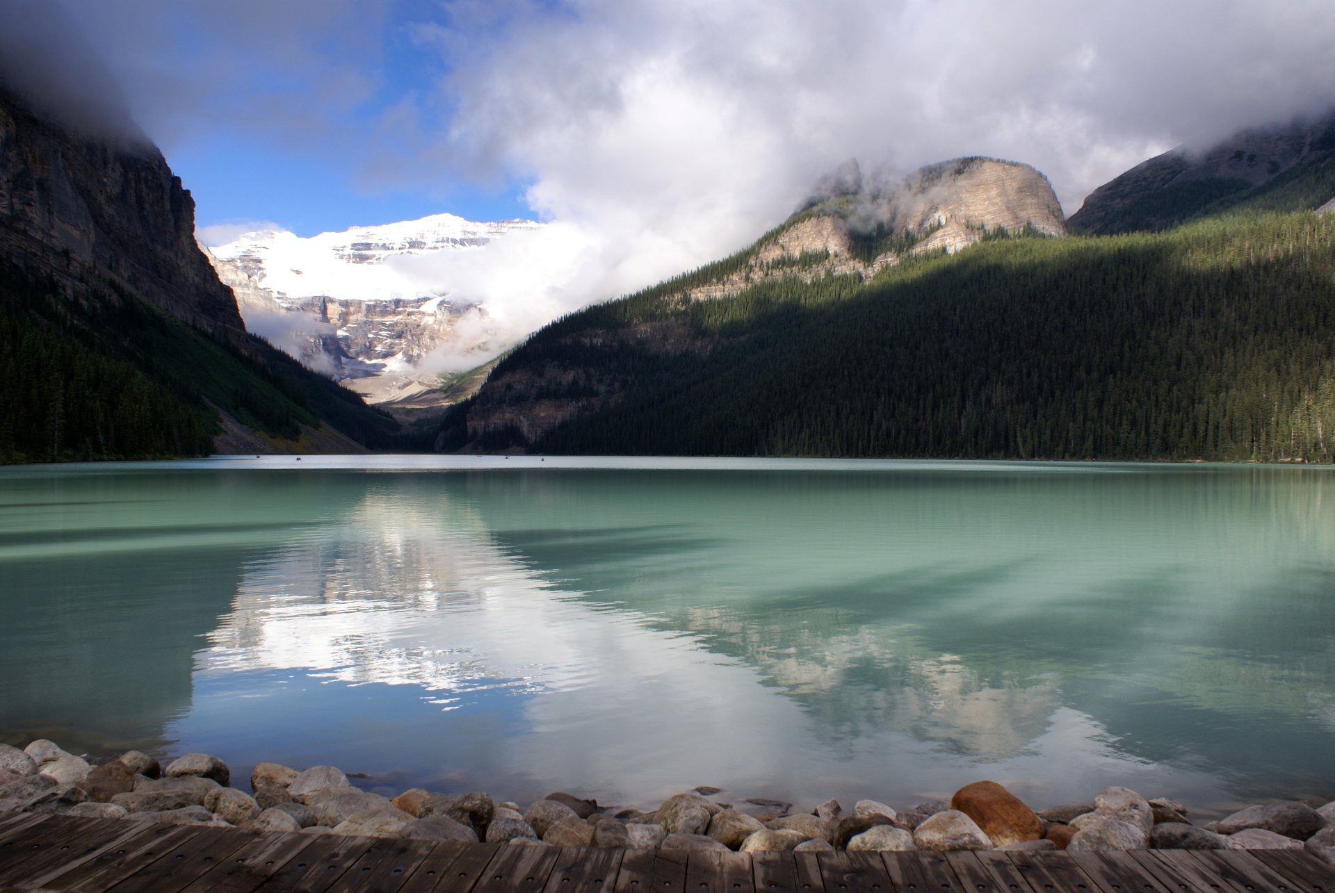 lake louise lake louise piękne jezioro polodowcowe otoczone majestatycznymi górami skalistymi park narodowy banff kanada