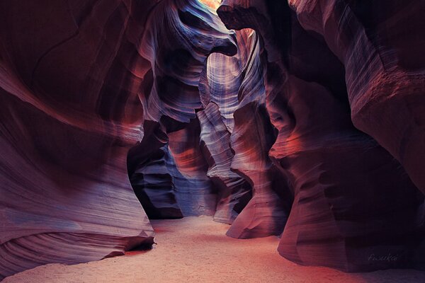 Photo of antelope canyon in the rocks