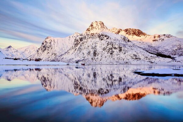 Norway, flakstadøya fjord, mountains