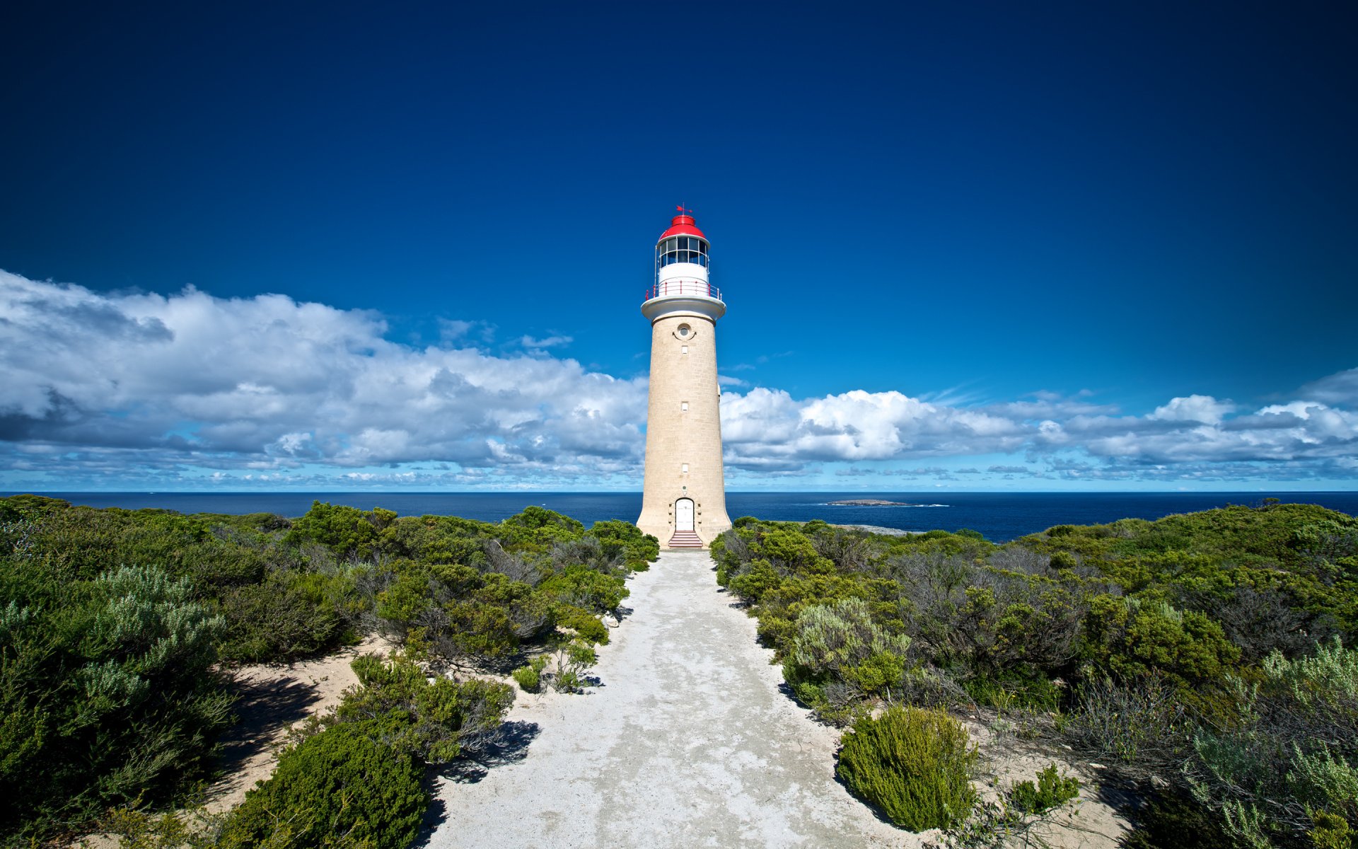 isla canguro faro australia océano costa arbustos nubes