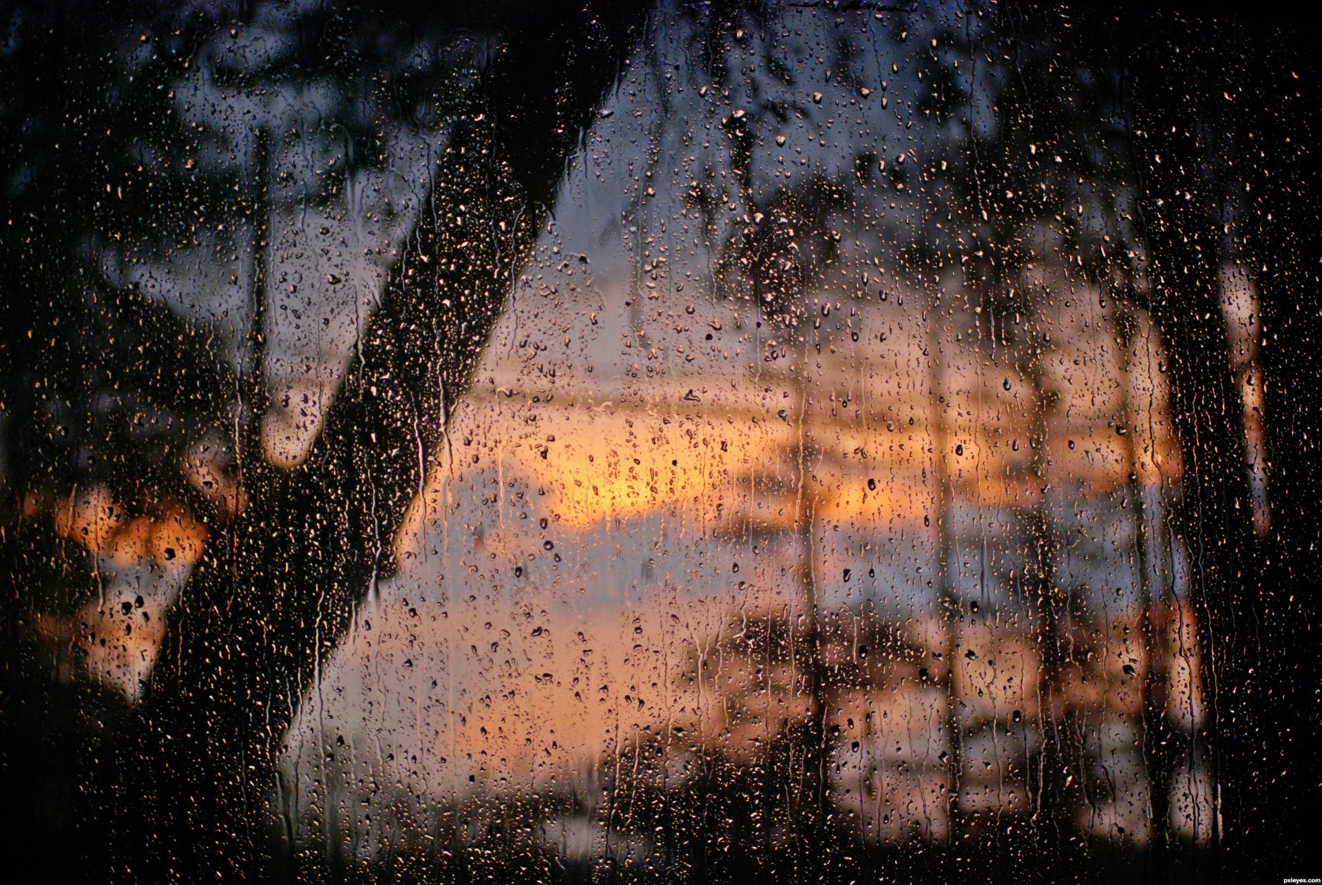 après la pluie verre fenêtre eau gouttes