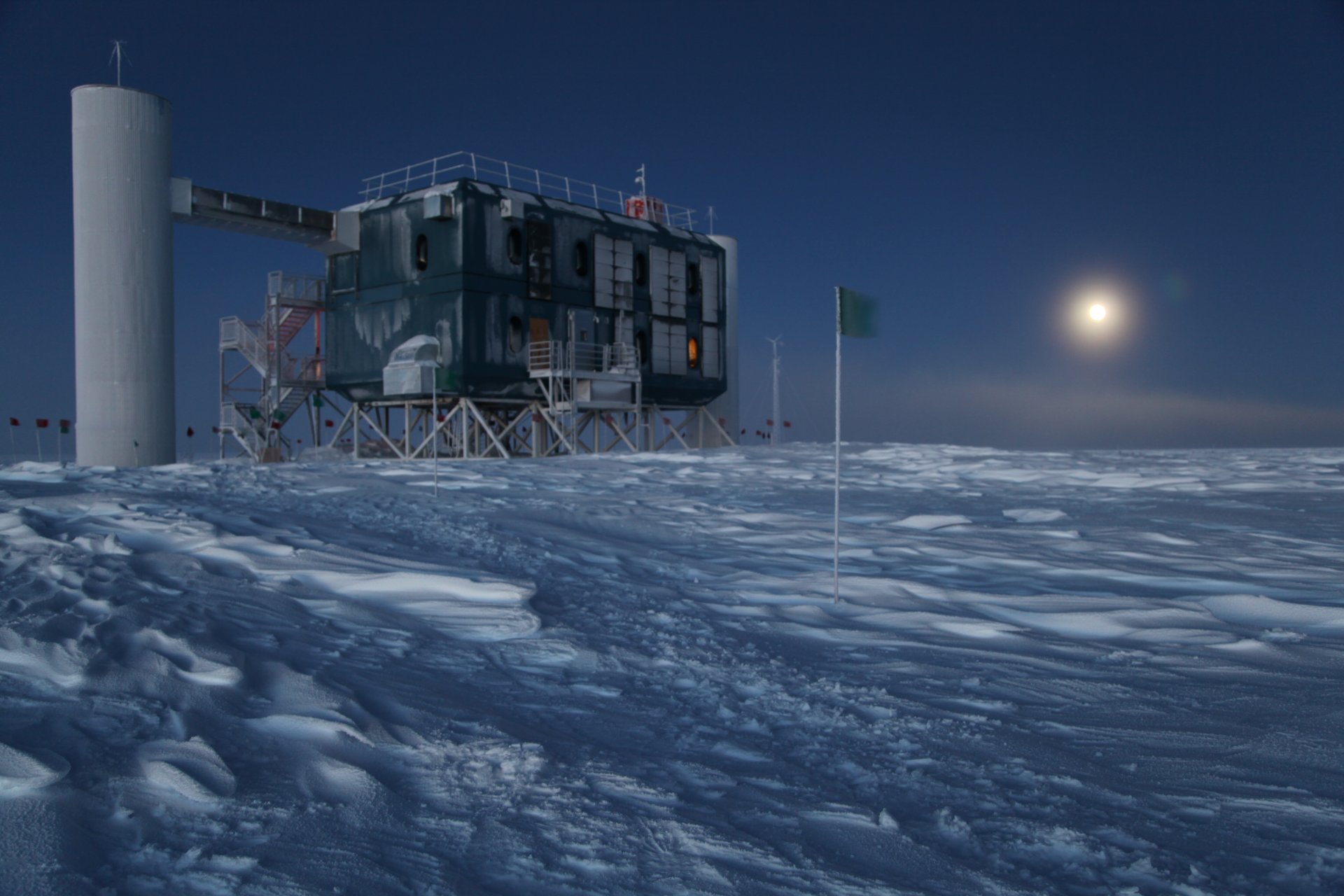 observatorium antarktis kälte nacht cube neutrinos