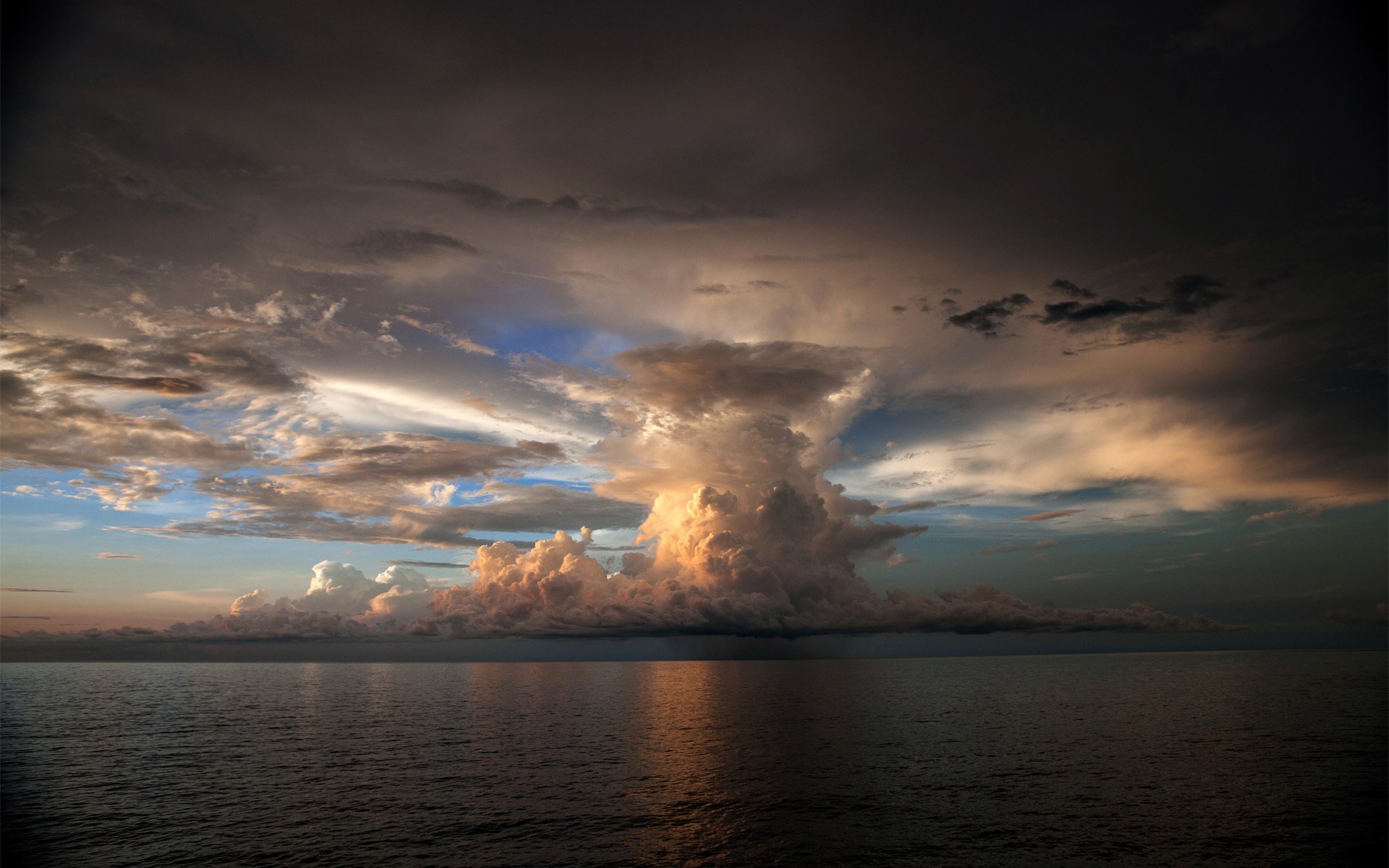 mare cielo nuvola nuvola increspature temporale cupo