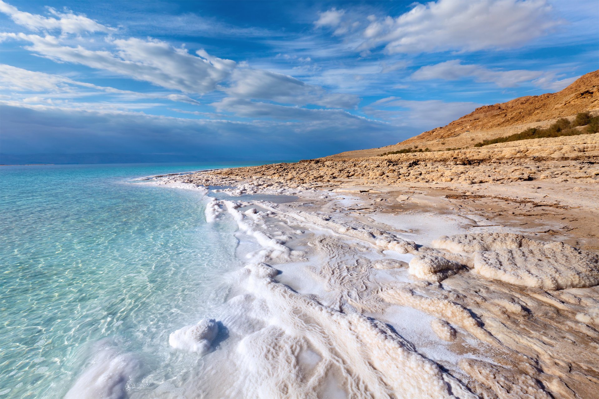 mare schiuma sale cielo nuvole