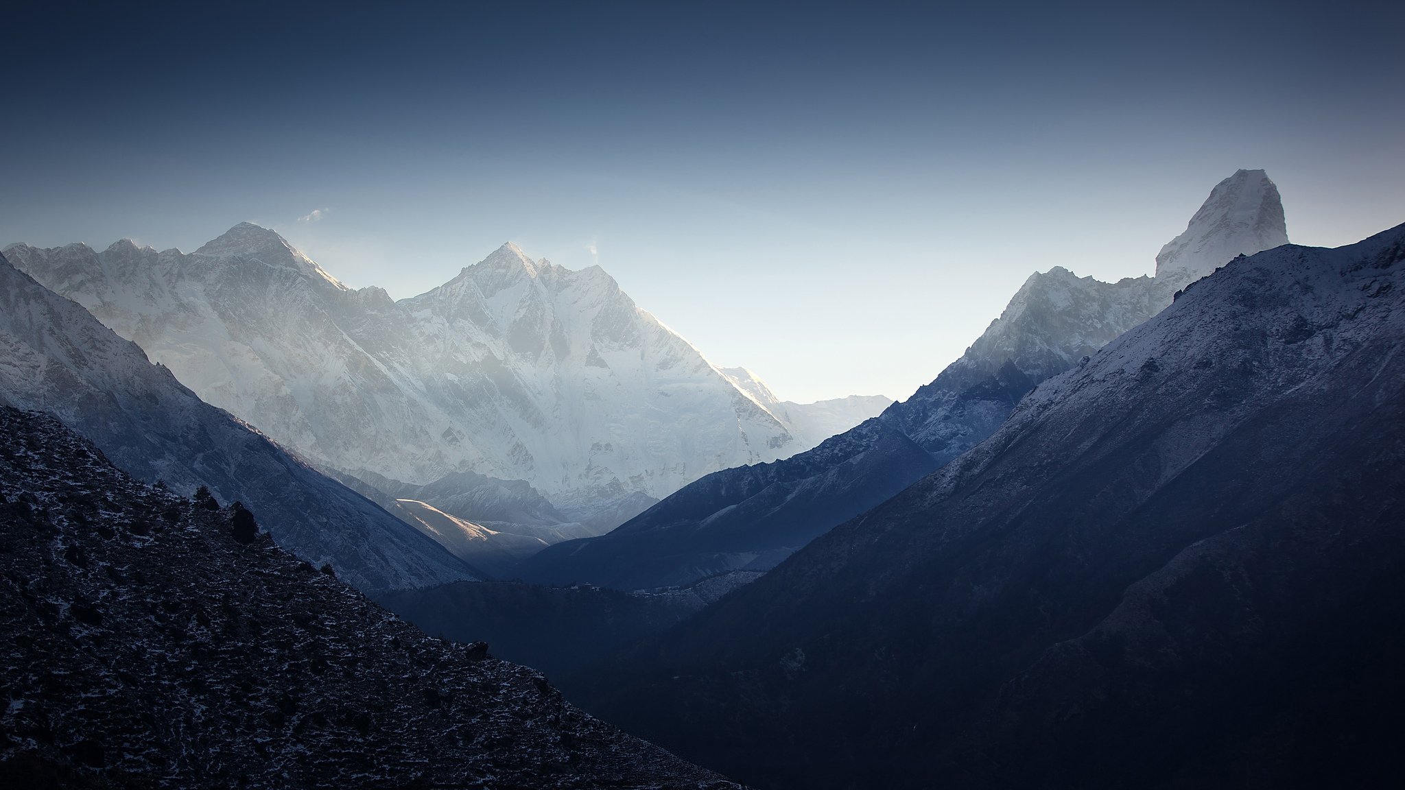 nuptze pik 38 ama-dalam berge himalaya