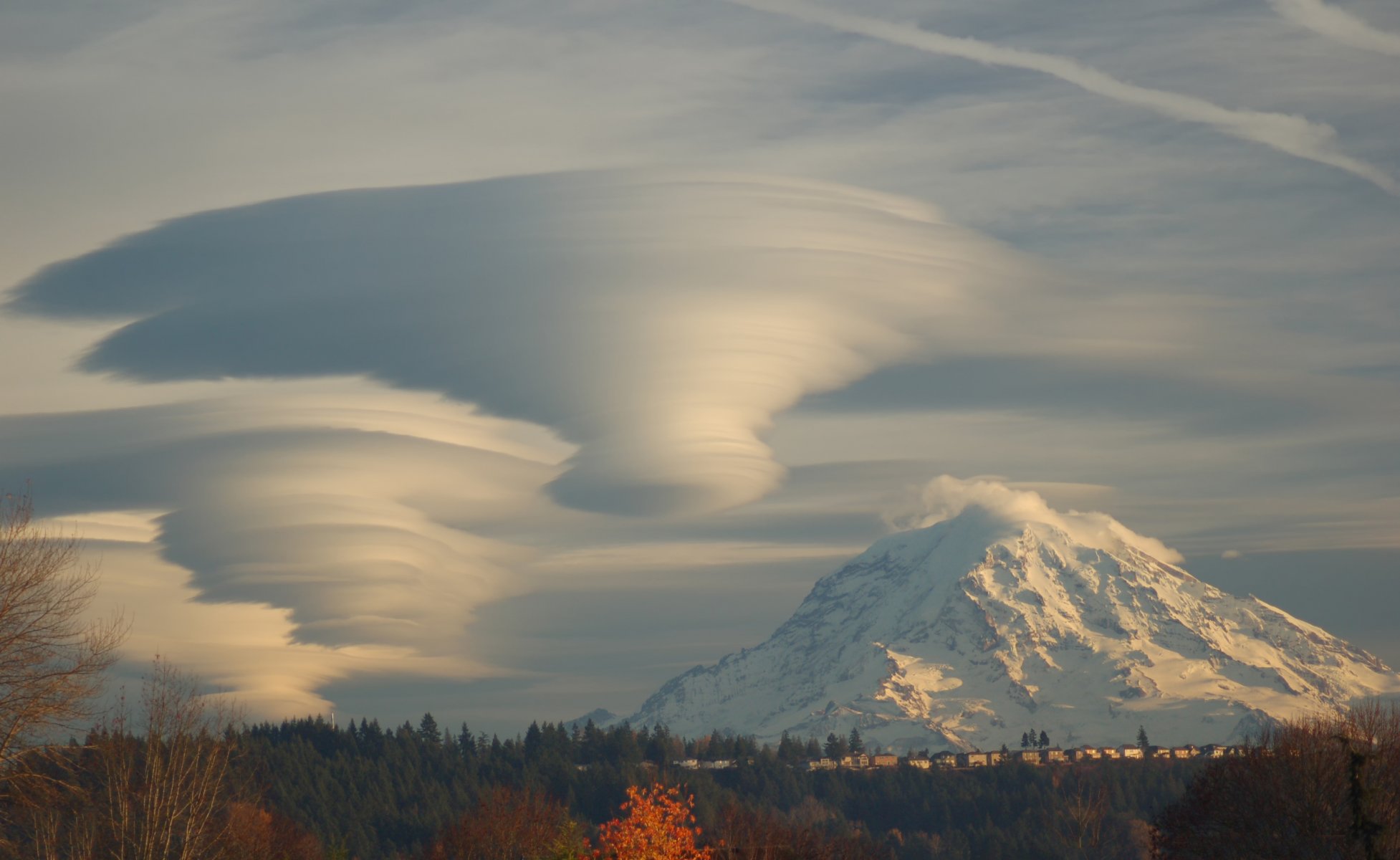 berg mf rainier linsenförmige wolken seattle washington