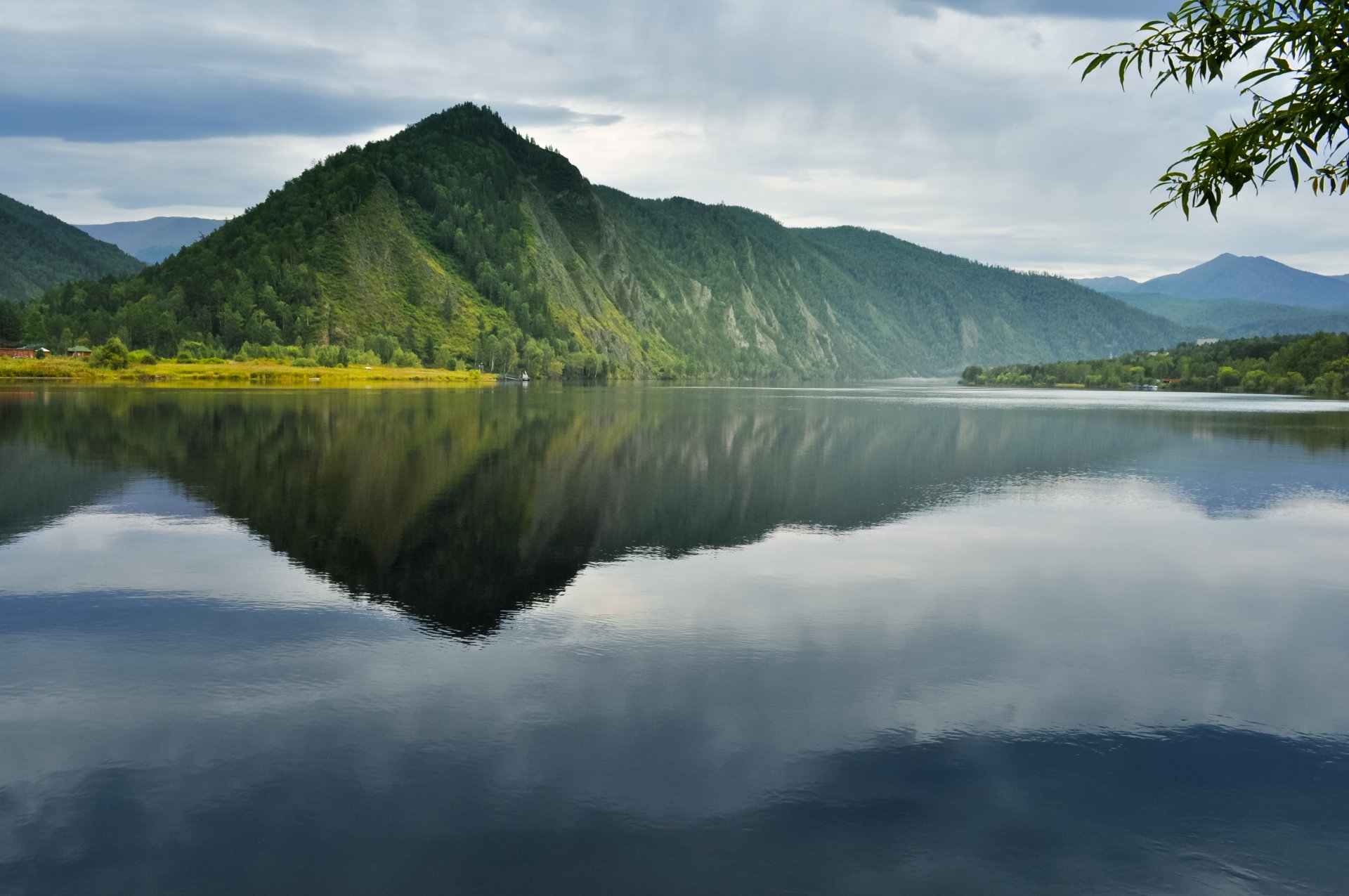 lac montagne réflexion surface crête