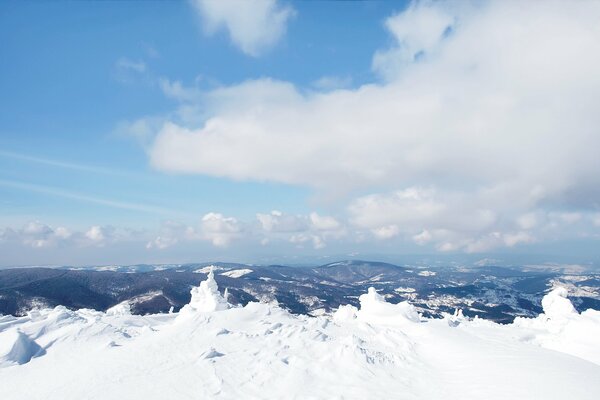 Winterberge: Die Romantik der schneebedeckten Gipfel