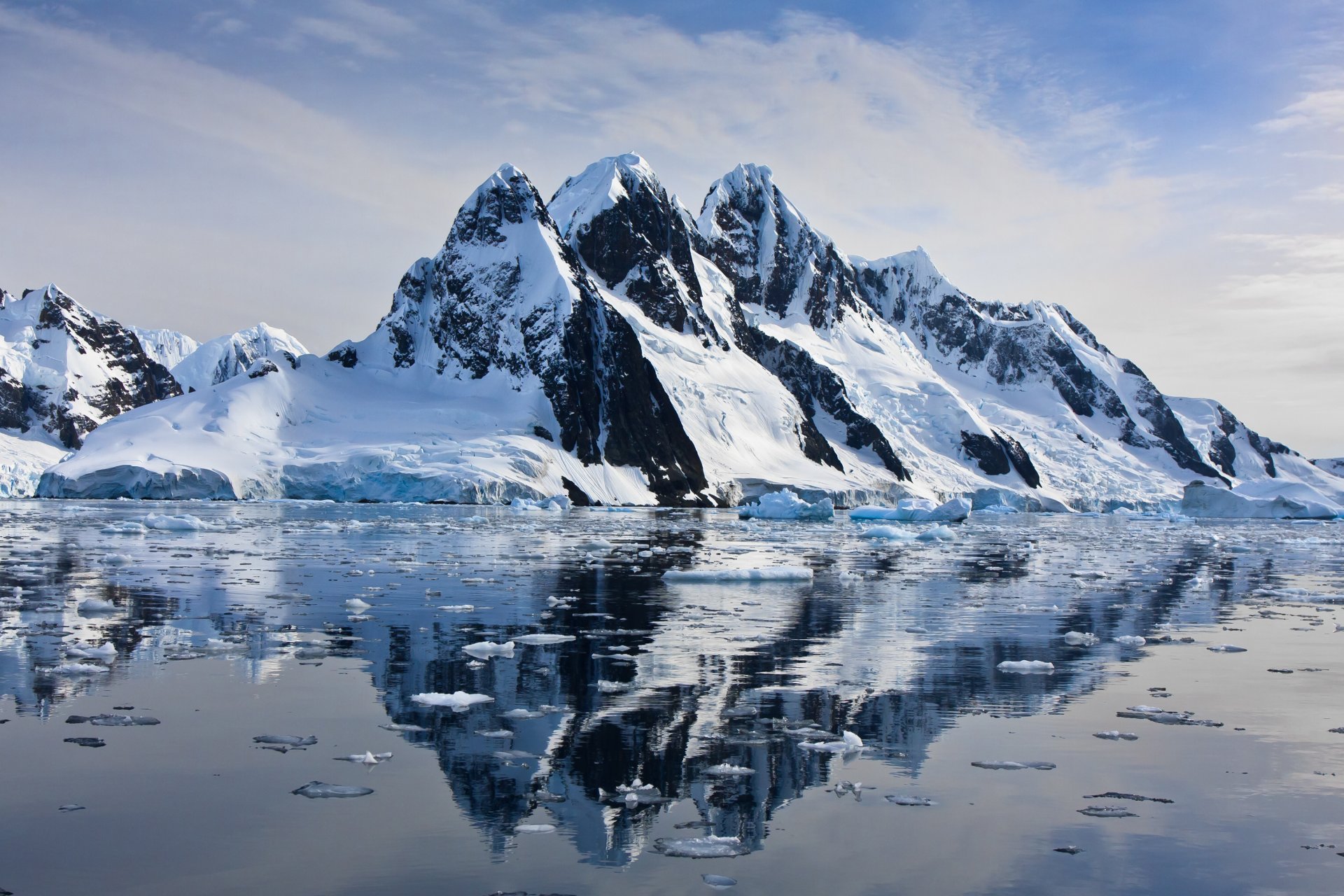 rocas nieve agua cielo reflexión