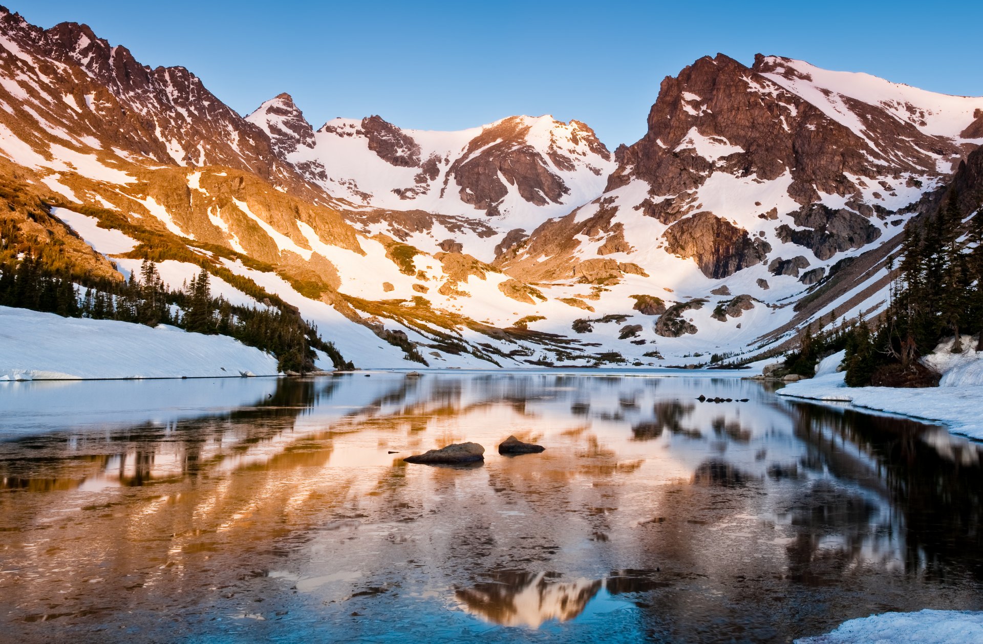 nature montagnes lac réflexion tacheté