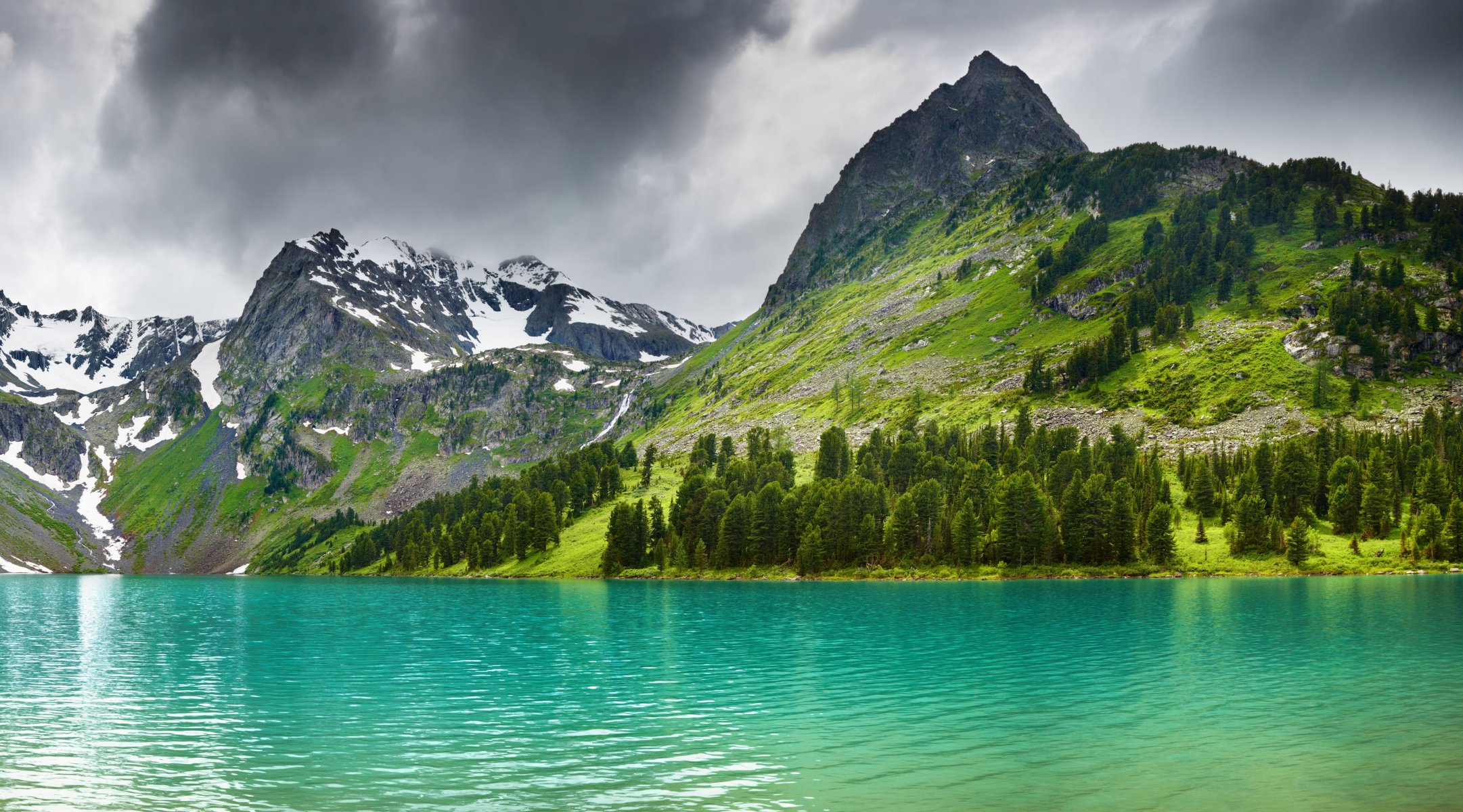 lago di montagna foresta cime neve natura