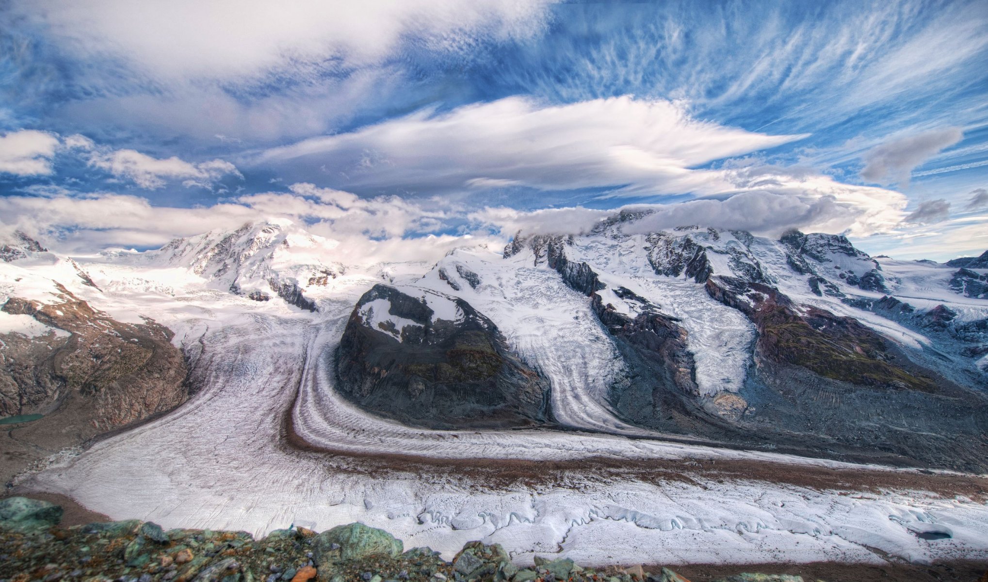 suiza montañas glaciares nubes