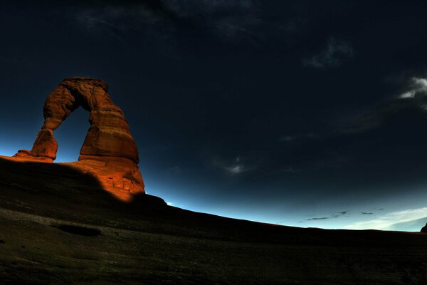 Arco roca amanecer noche