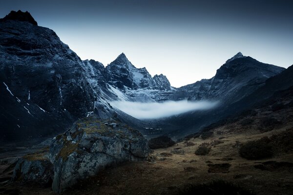 A misty bowl created by dark rocks