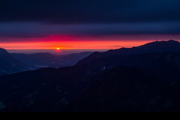 Natura in Germania Baviera al tramonto in montagna