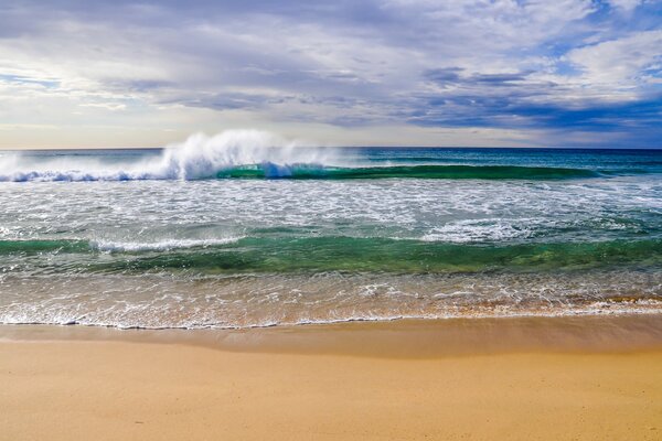 Seascape with waves