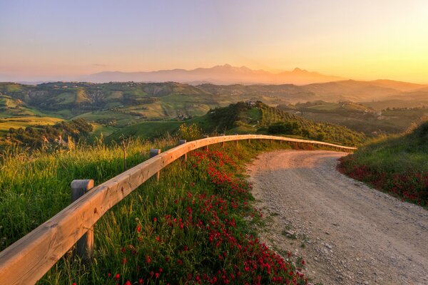 Fabelhafter Sonnenuntergang in Italien bei Sonnenuntergang