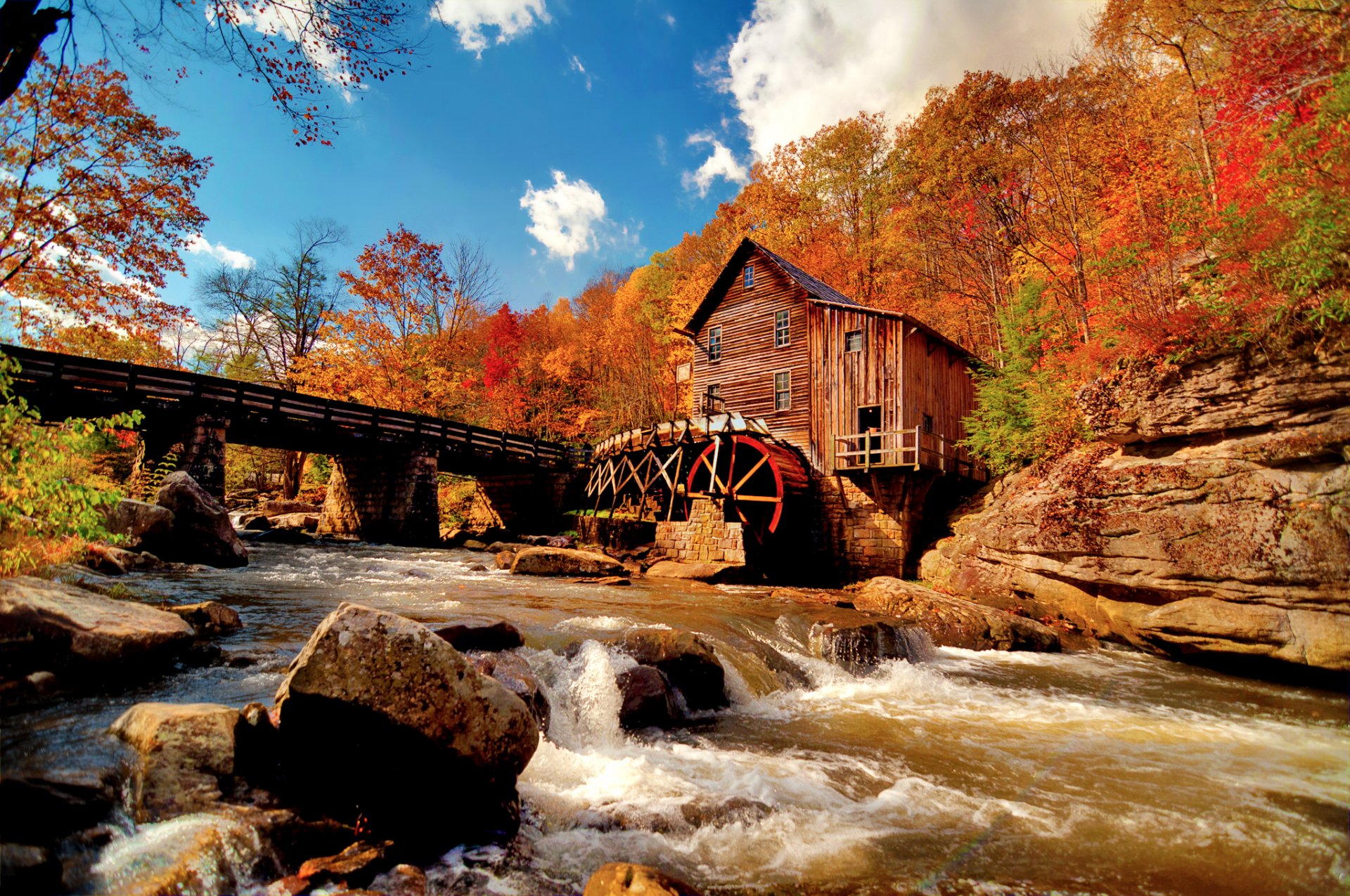 natur wassermühle herbst fluss fluss steine himmel wolken herbstfarben