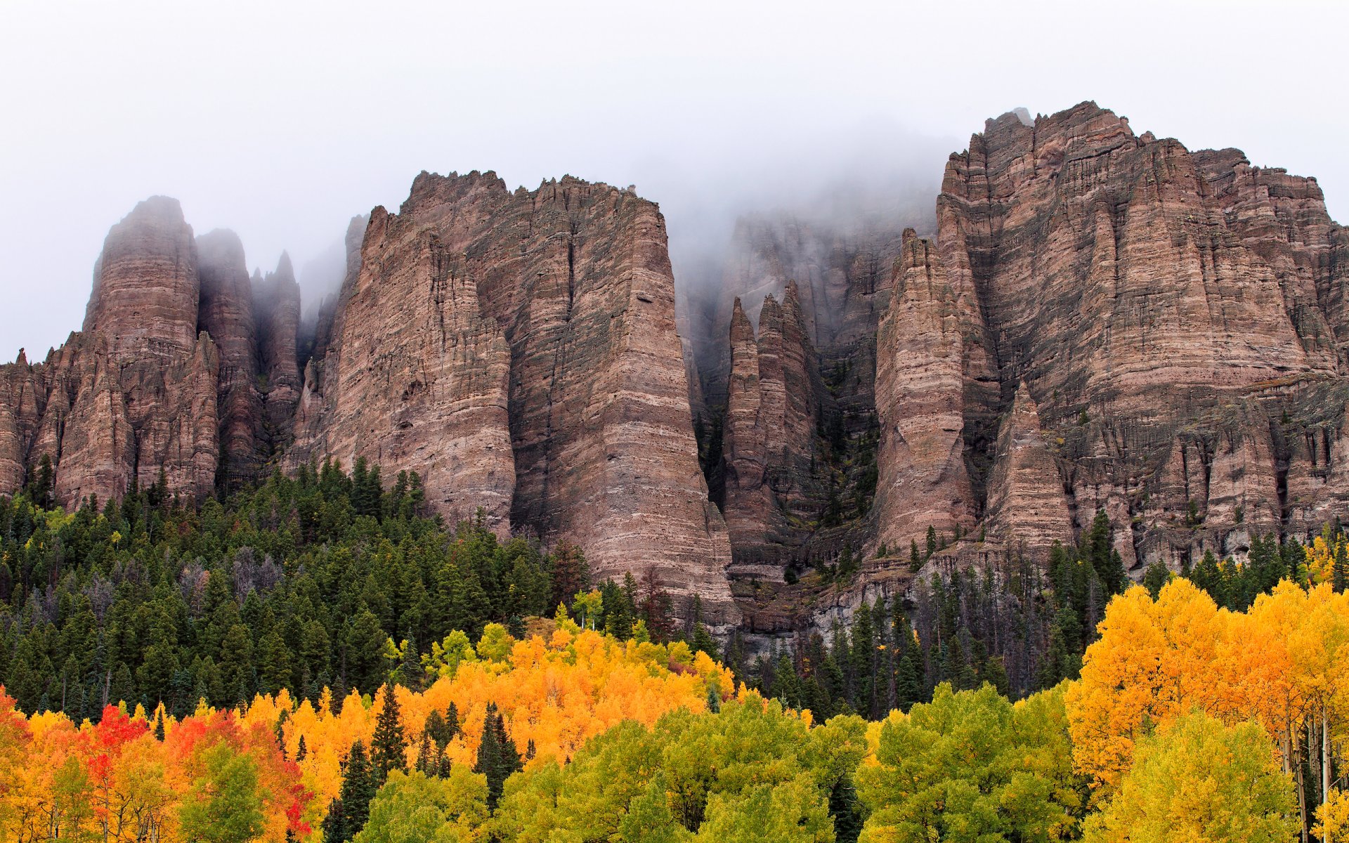 naturaleza otoño bosque montaña cielo nubes niebla