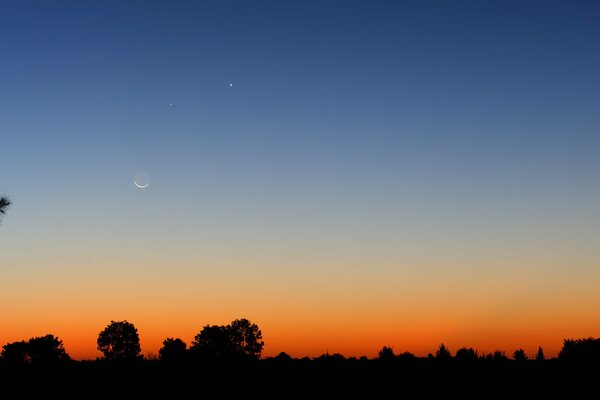 Noche de verano, puesta de sol en Argentina