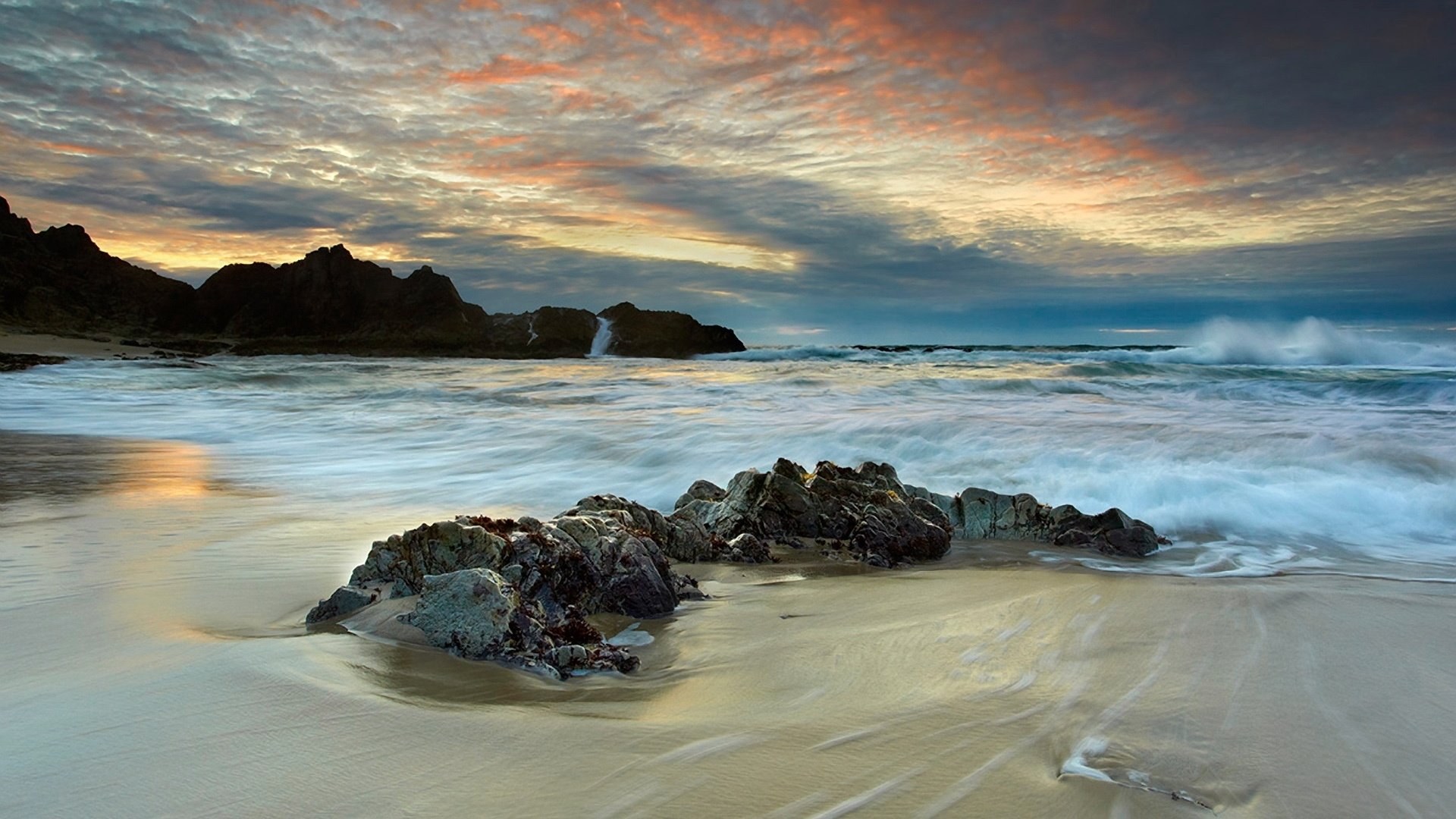 mare rocce costa rocce tramonto nuvole onde