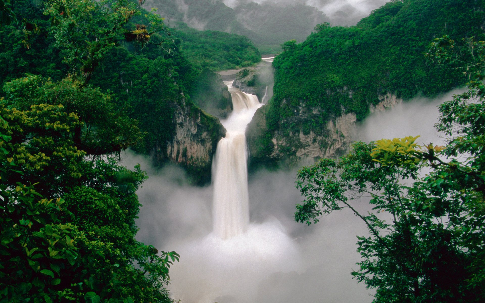 ecuador cascada bosque río montañas