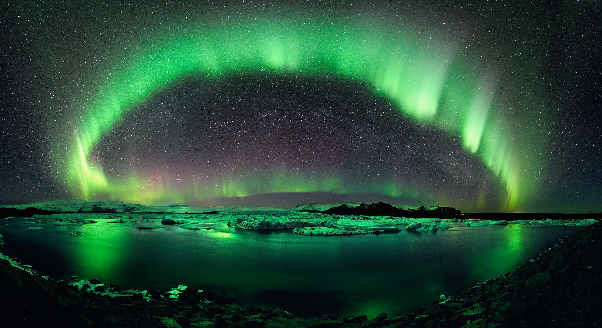 polaire aurores islande ciel étoiles glace réflexion lac ekulsaurlone