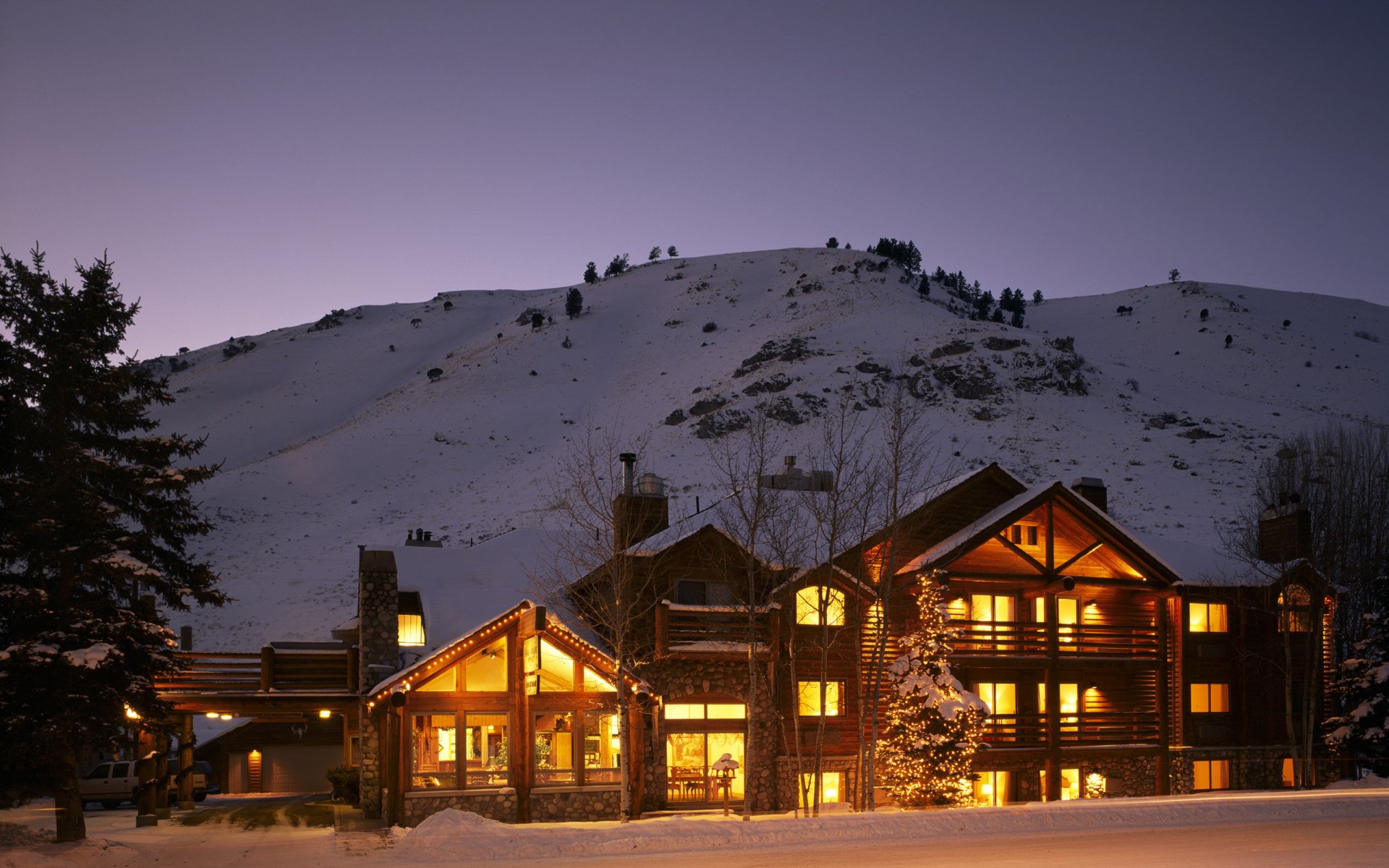 hiver nuit maison route neige arbres montagnes lumières