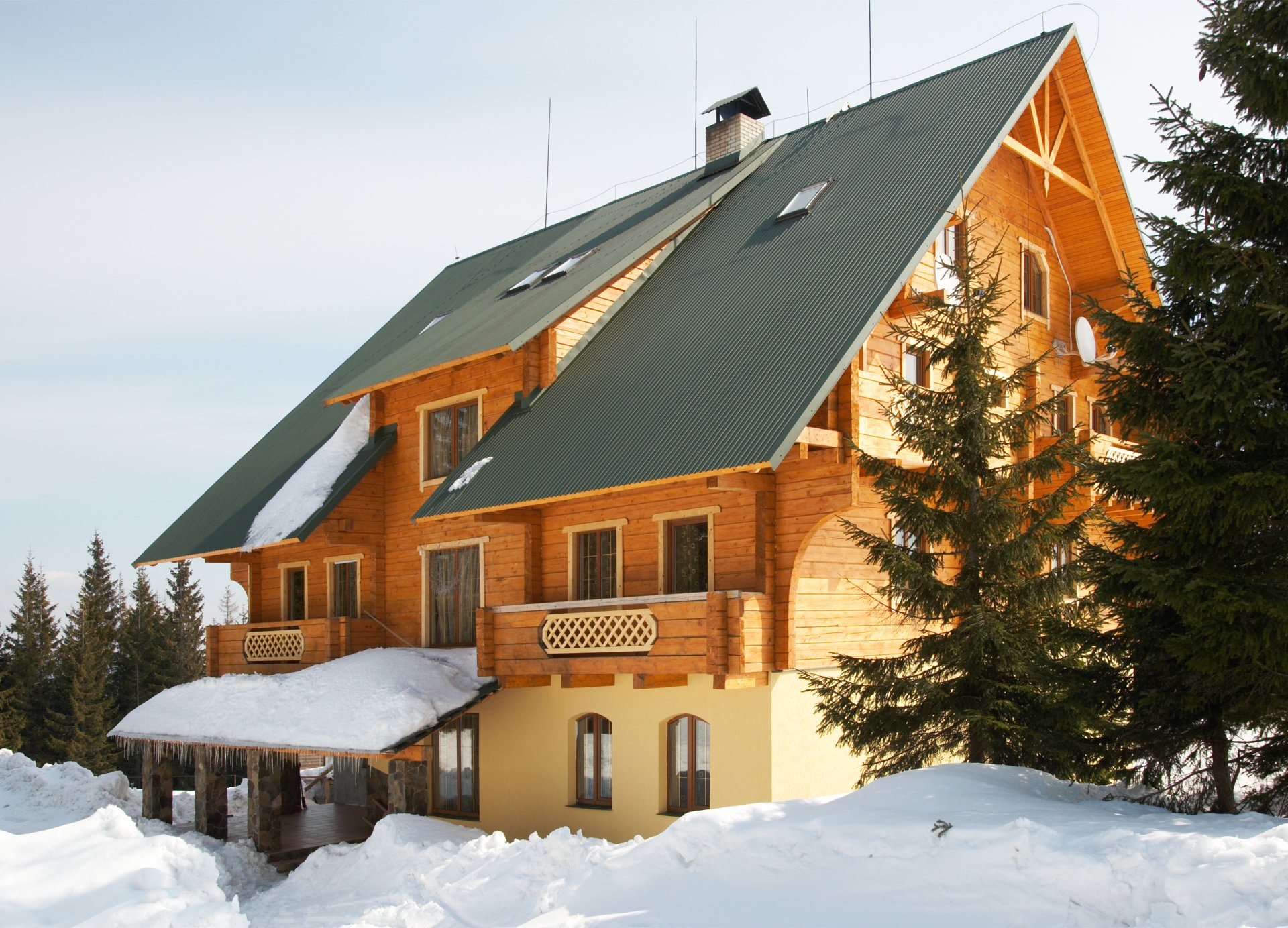 innenraum haus ferienhaus urlaub winter weihnachtsbäume