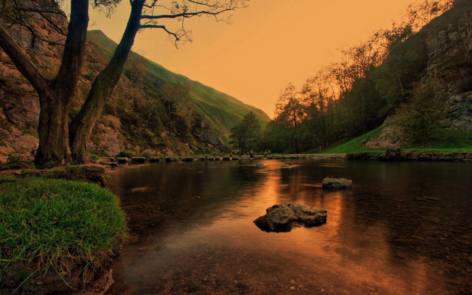 see wasser sonnenuntergang landschaft bäume wald berge steine baum berg gras reflexion himmel natur