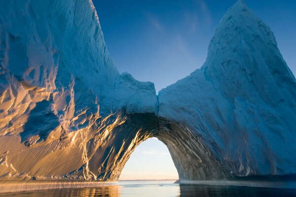 The iceberg blocks that formed the vault