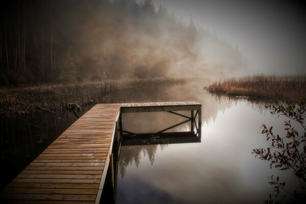 Lonely Pier ce matin d automne