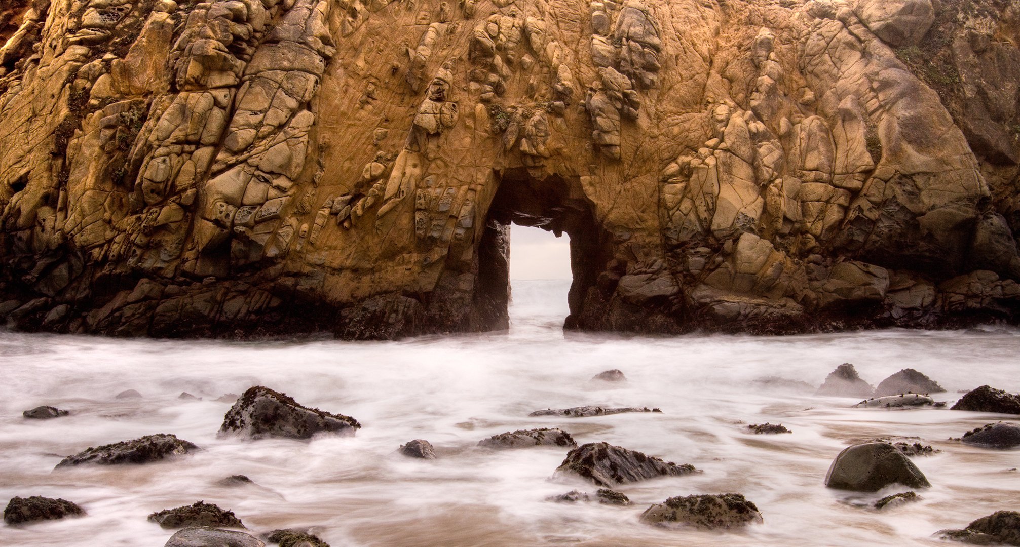 paysages roches trou trous eau éclaboussures grottes